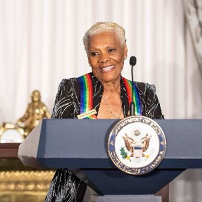 Dionne Warwick Receives the Honors Medallion